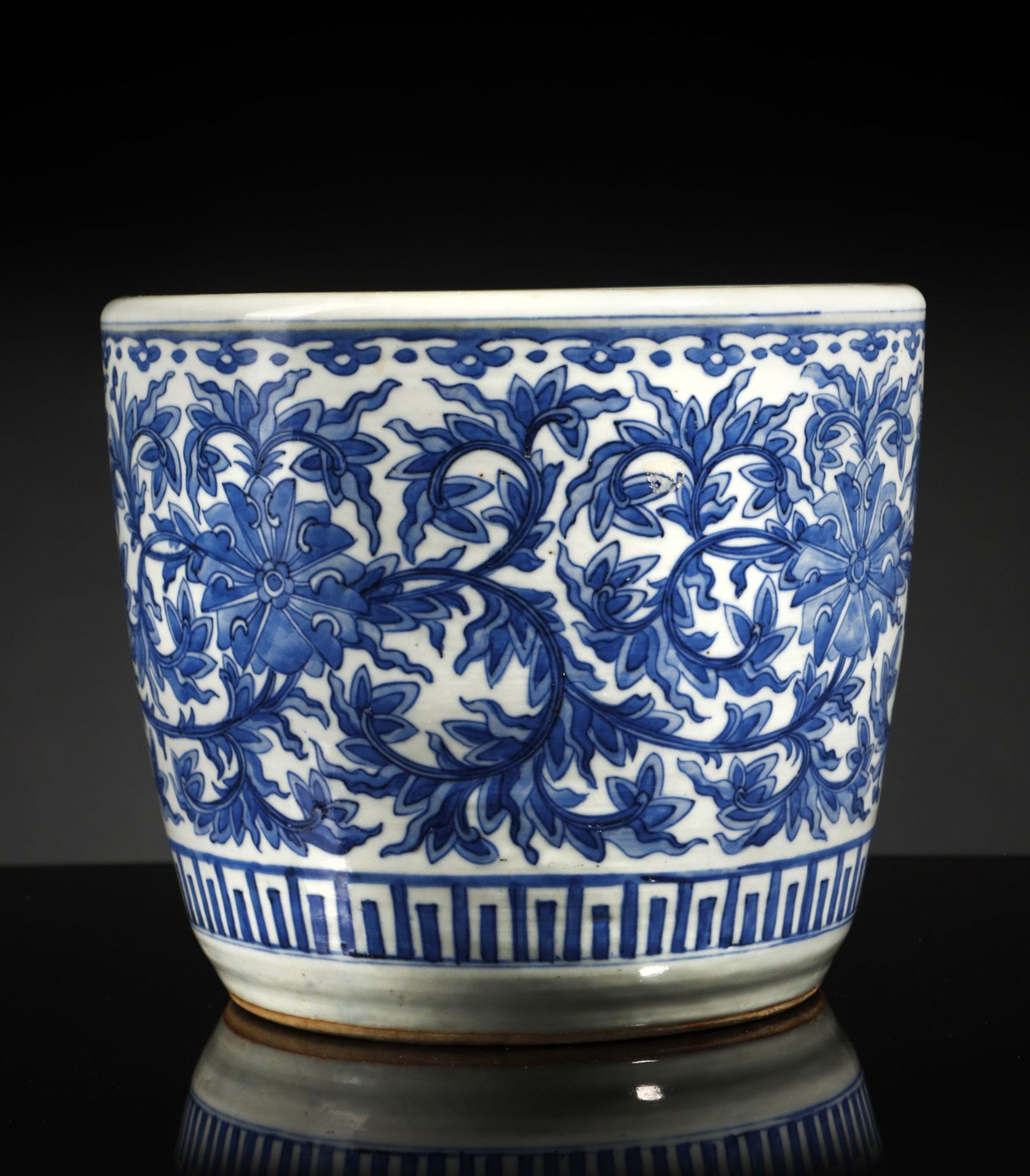 Arte Cinese  A blue and white porcelain jardinierChina, early 20th century . - Bild 2 aus 4