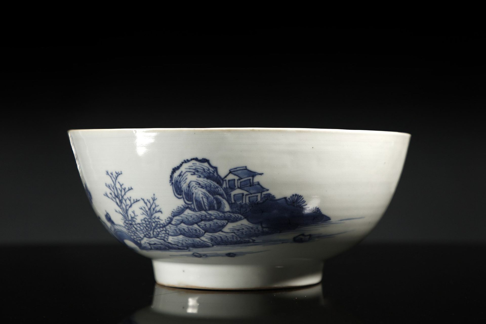 Arte Cinese  A blue and white Nanking cargo porcelain bowl China, Transitional period, 17th century  - Bild 3 aus 6