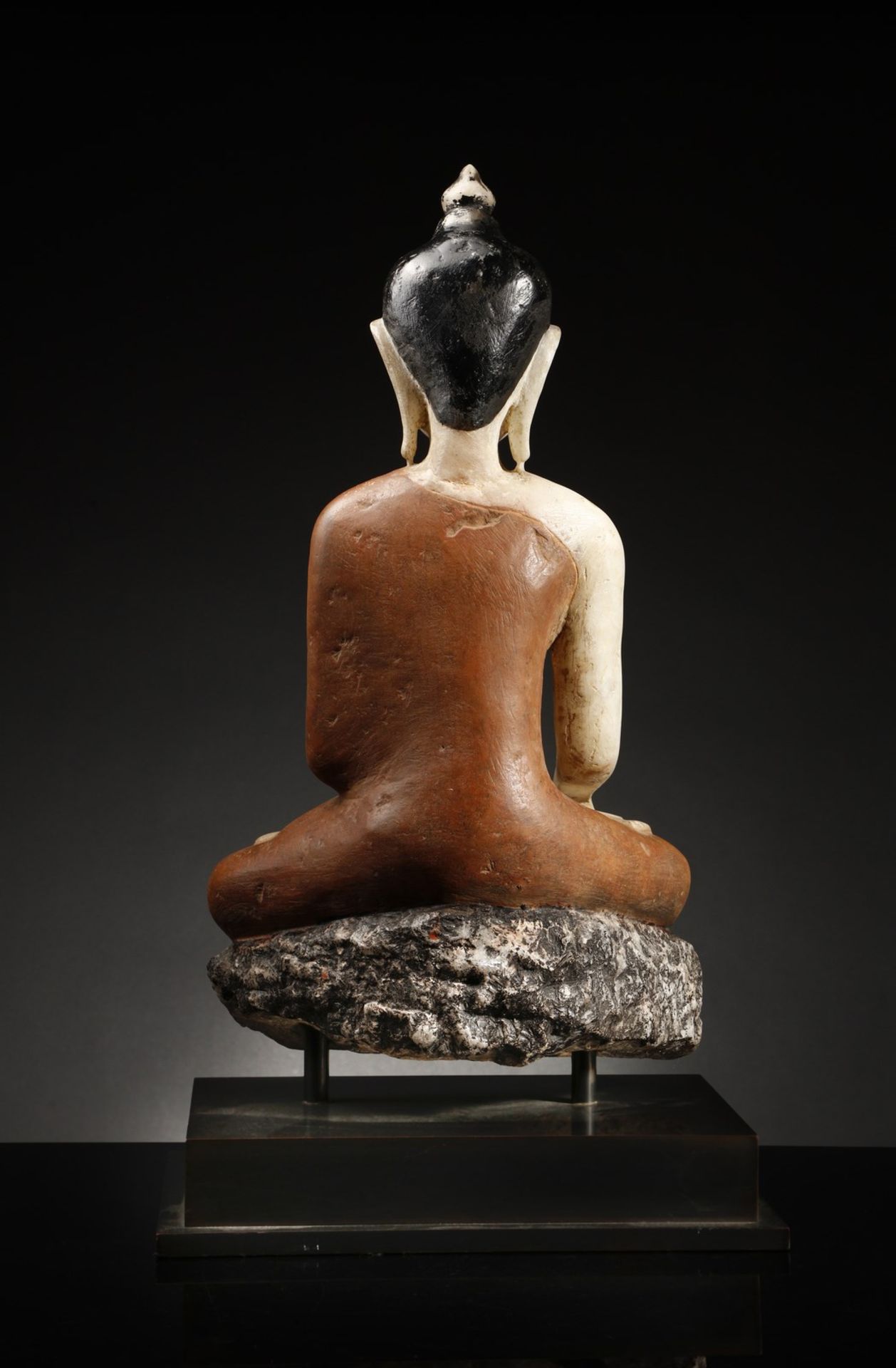 Arte Sud-Est Asiatico  A large brightly painted alabaster Buddha figureBurma, early 19th century . - Bild 6 aus 12