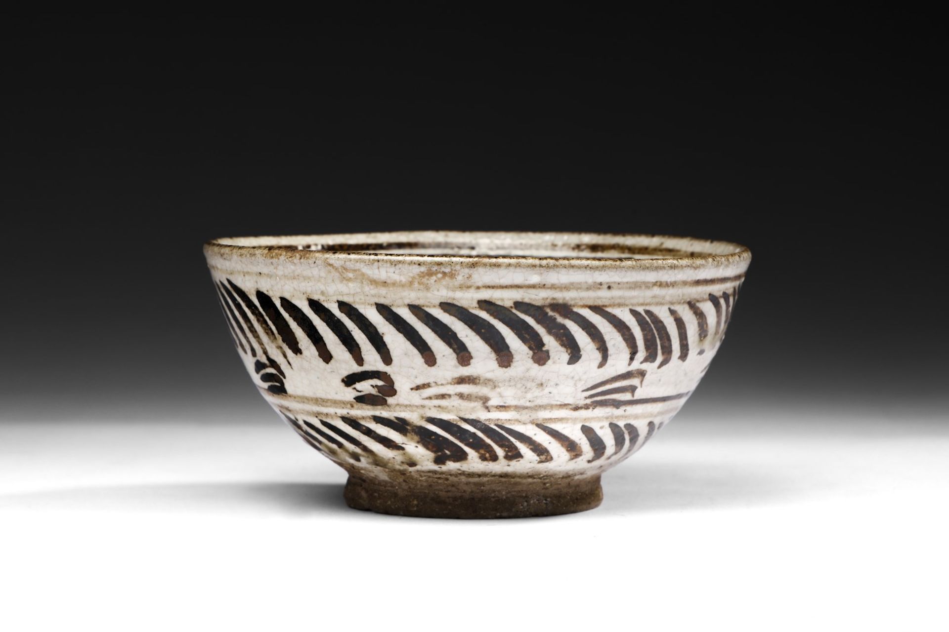 Arte Sud-Est Asiatico  Bowl with brown decoration Thailand, Sukhothai, 14th-15th century .