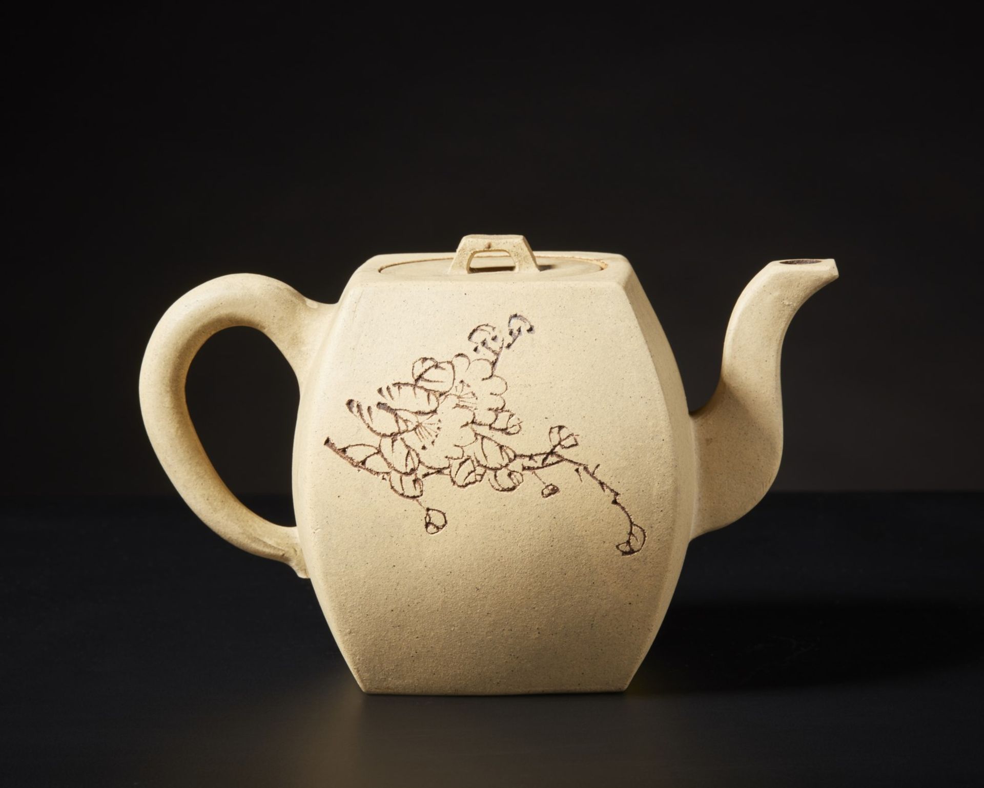 Arte Cinese  An Yixing beige teapot and coverChina, 20th century . - Bild 2 aus 2