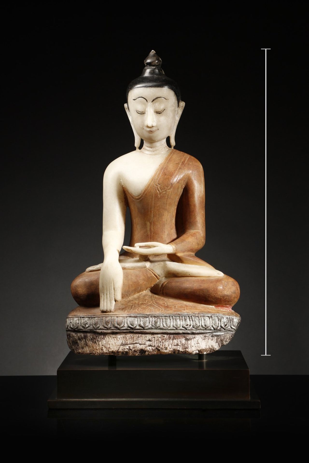 Arte Sud-Est Asiatico  A large brightly painted alabaster Buddha figureBurma, early 19th century . - Bild 2 aus 12