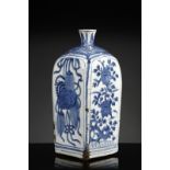 Arte Cinese A squared faceted blue and white porcelain bottle China, late Ming dynasty, late 16th c