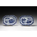 Arte Cinese A pair of porcelain chargers China, Qing dynasty, 18th century .
