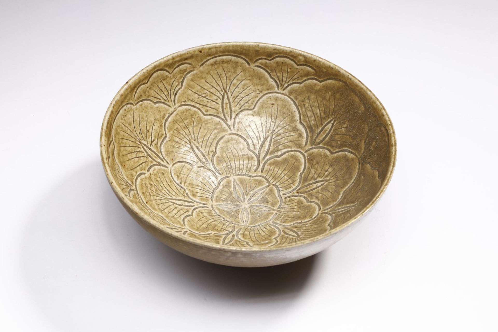 Arte Cinese A celadon glazed cup China, Song dynasty (960-1279) . - Image 2 of 6