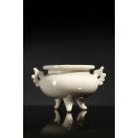 Arte Cinese A tripod Dehua porcelain censer China, Qing dynasty, Kangxi period (1661-1722) .
