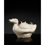 Arte Cinese A zoomorphic Dehua teapot China, Qing dynasty, 18th century .