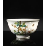 Arte Cinese A porcelain Yangcai cupChina, Qing dynasty, 19th century .