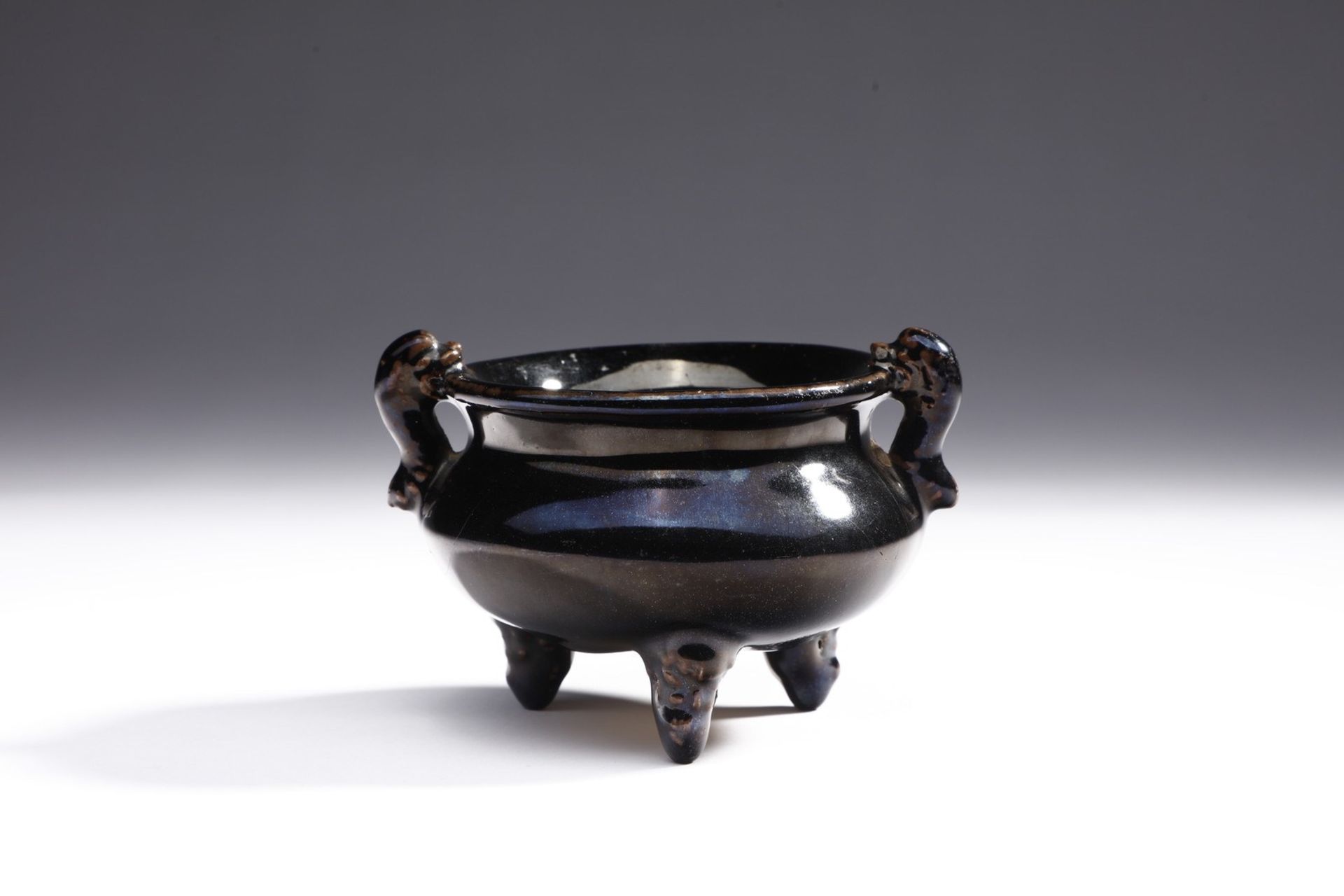 Arte Cinese  A blackware ding censer China Song.