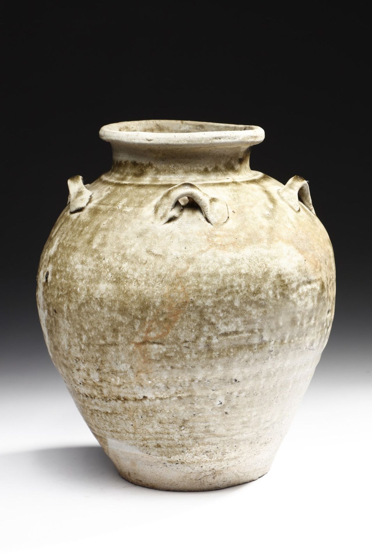 Arte Cinese  A pottery jar Cambodia, Khmer dynasty (802-1431), 13th century . - Bild 2 aus 4