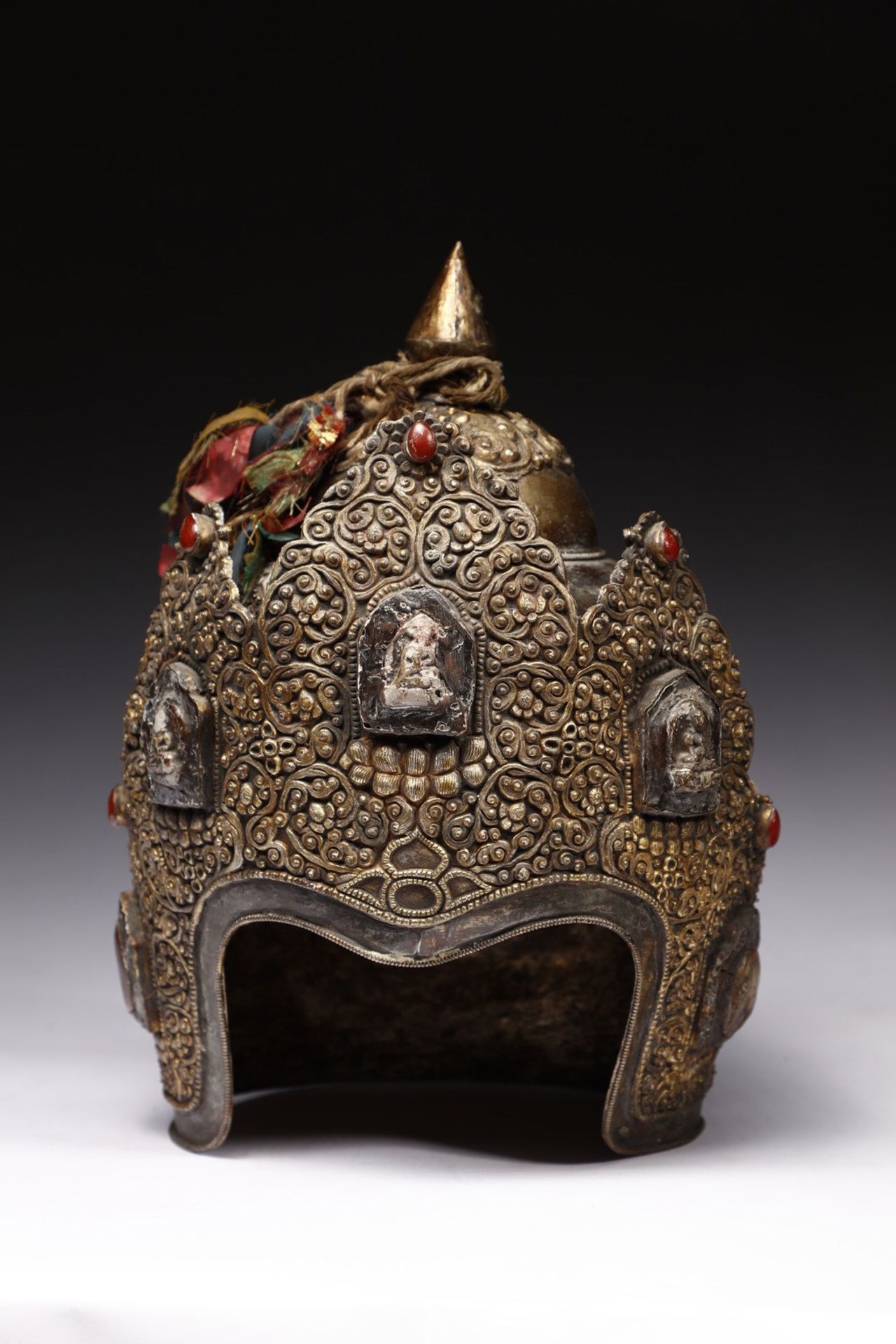 Arte Himalayana A Newari crown for the Vajracharya monastic order Nepal, Kathmandu Valley, 20th cen - Image 2 of 14