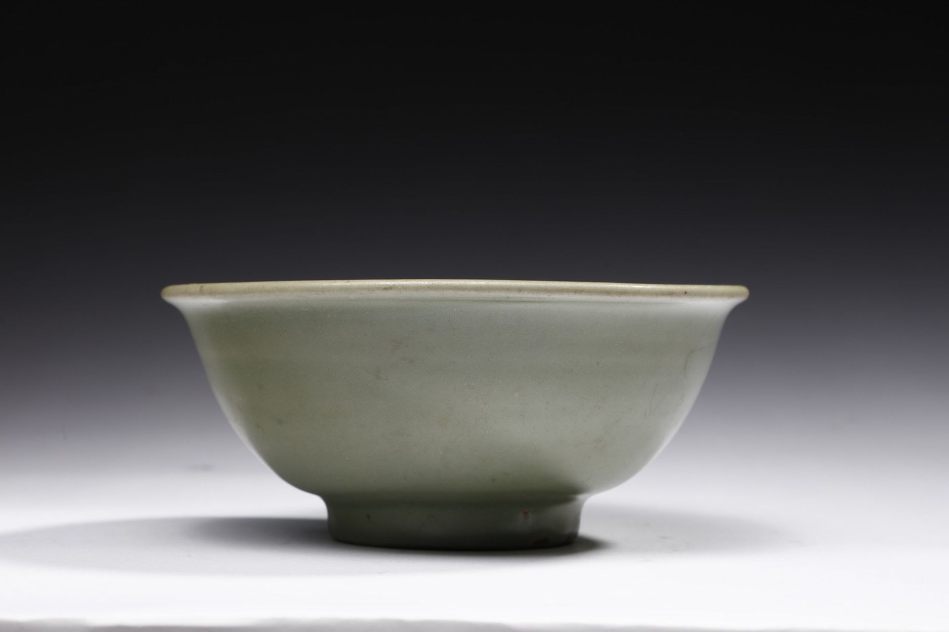 Arte Cinese  A celadon cup China, Ming dynasty (1368-1644) . - Bild 3 aus 4