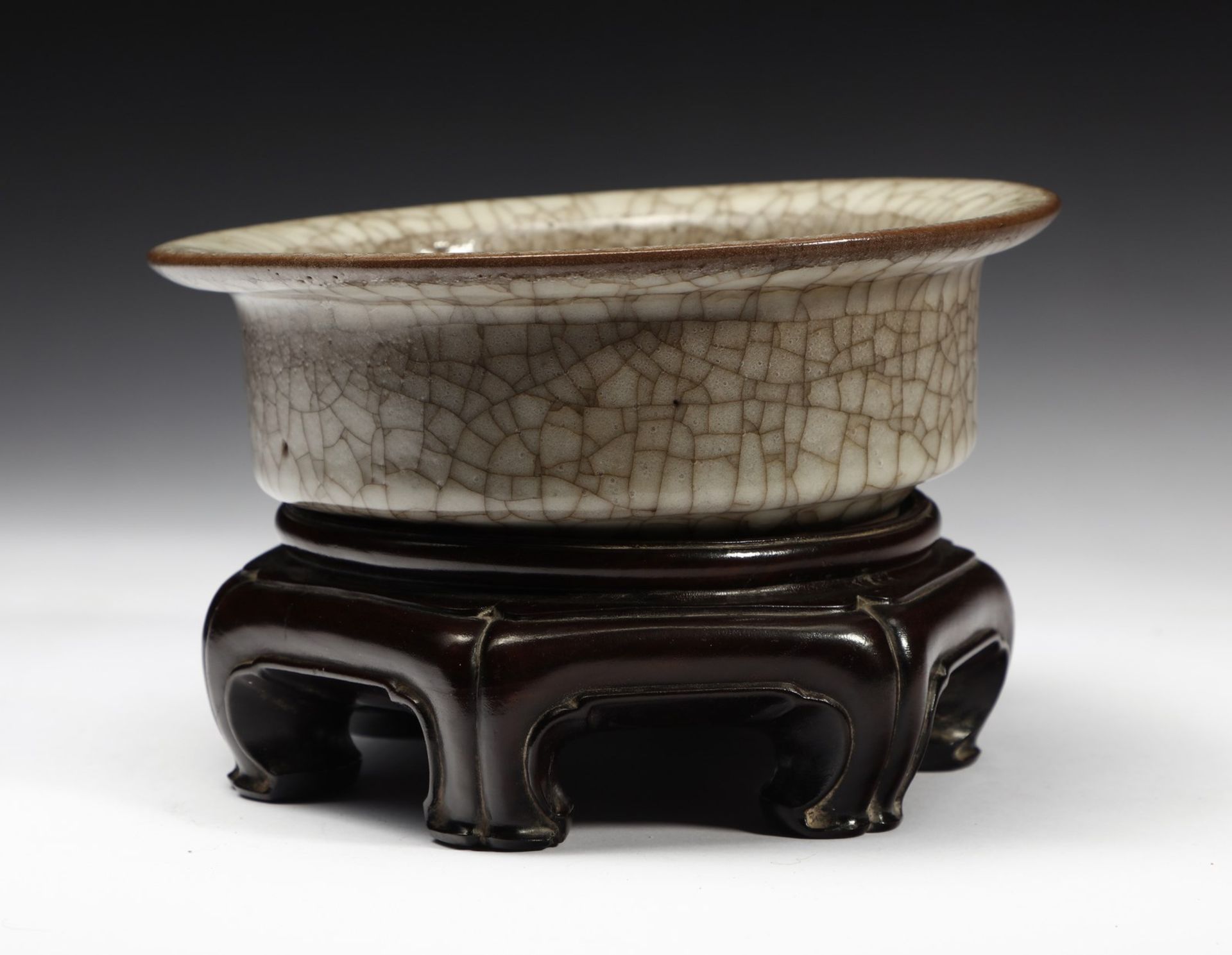 Arte Cinese  A craquelé porcelain censerChina, Qing dynasty, 18th century (?). - Bild 2 aus 4
