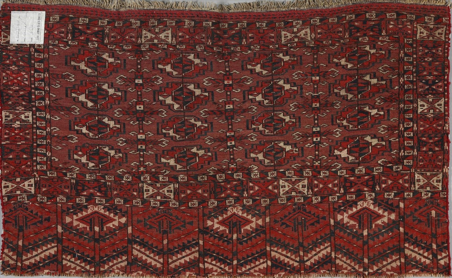 .  A Chuval Teka rug  Turkmenistan, early 20th century . - Bild 4 aus 4