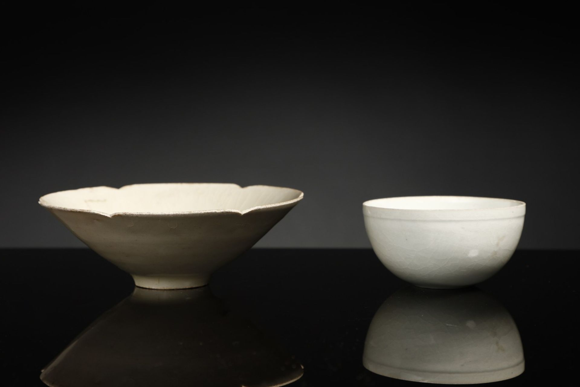 Arte Cinese  Two Qingbai white cups China, Song dynasty  (960-1279) .