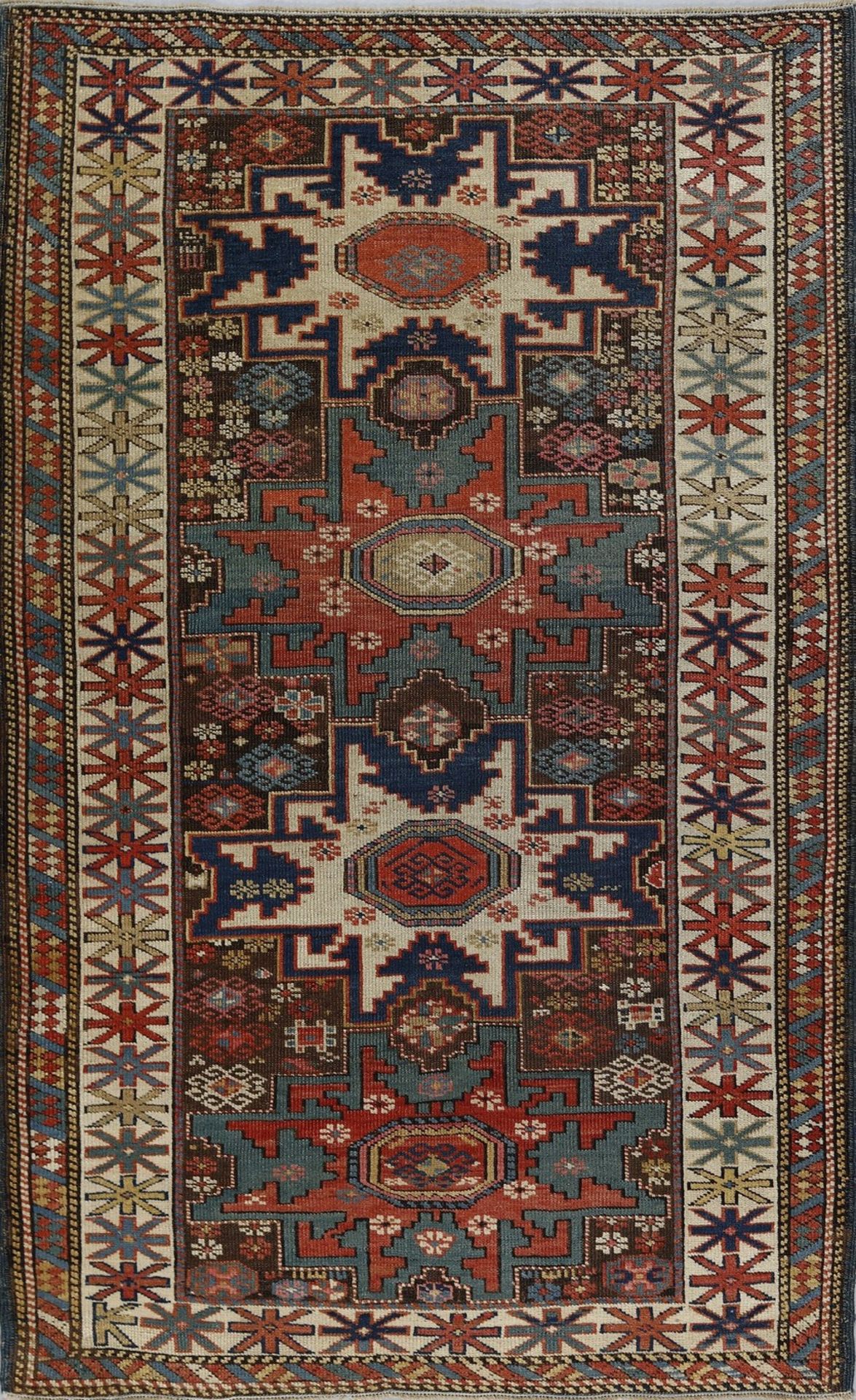 .  A Shirvan Lesghi rug Caucasus, Azerbaijian, Shirvan, second half 19th century . - Bild 2 aus 4