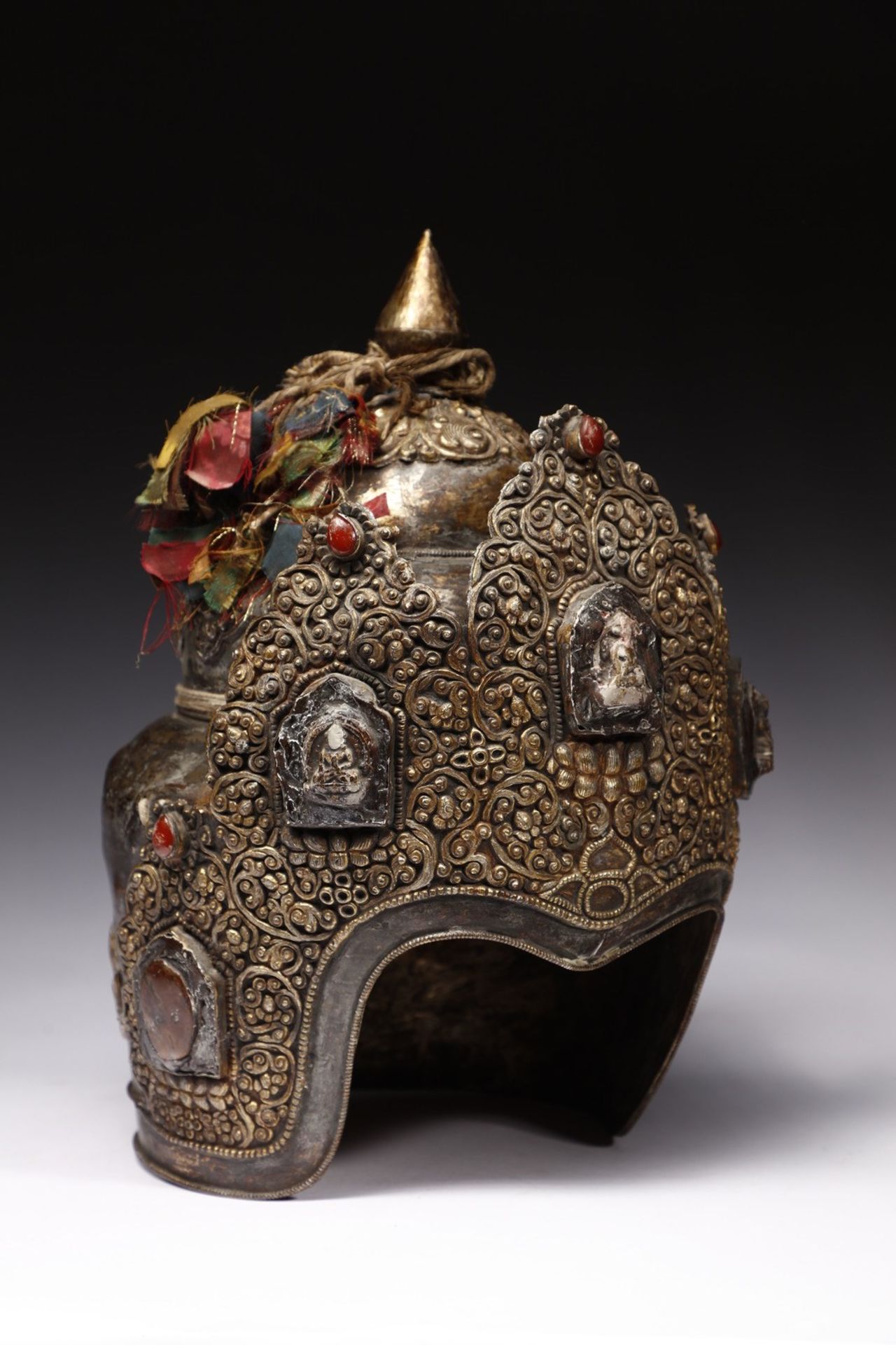 Arte Himalayana A Newari crown for the Vajracharya monastic order Nepal, Kathmandu Valley, 20th cen - Image 3 of 14