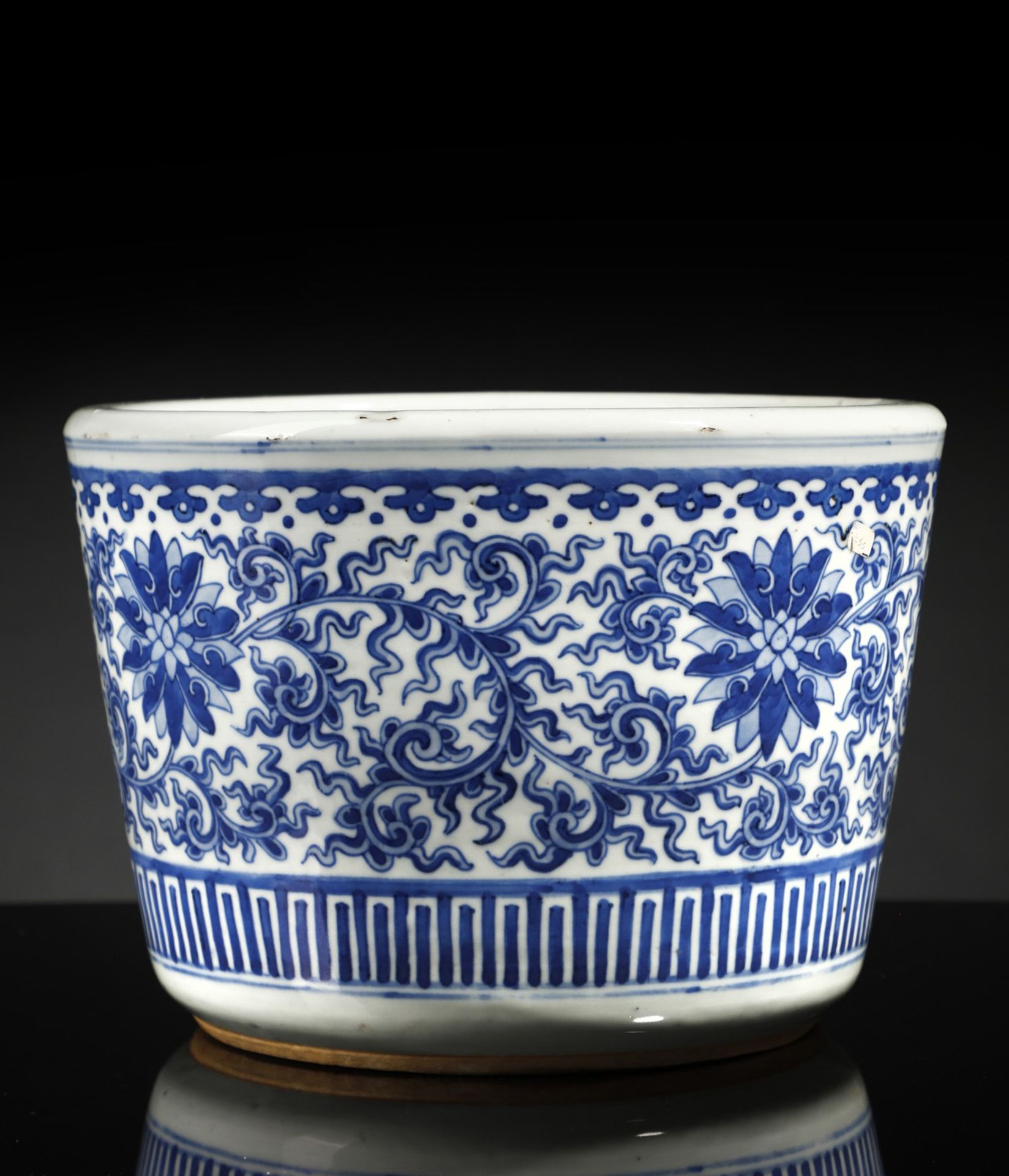 Arte Cinese  A blue and white porcelain cachepot China, Qing dynasty, 19th century . - Bild 2 aus 5