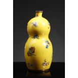 Arte Cinese A yellow ground double pumpkin shaped porcelain vaseChina, 20th century .