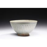 Arte Sud-Est Asiatico A petal engraved celadon glazed pottery bowl Thailand, Sukhothai (1238-1351)