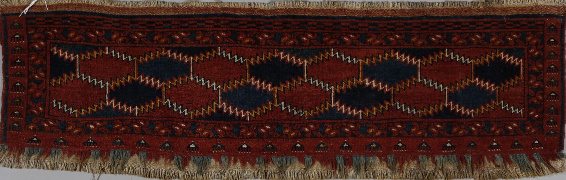 .  An Ersari Torba rug Turkmenistan, late 19th - early 20th century .