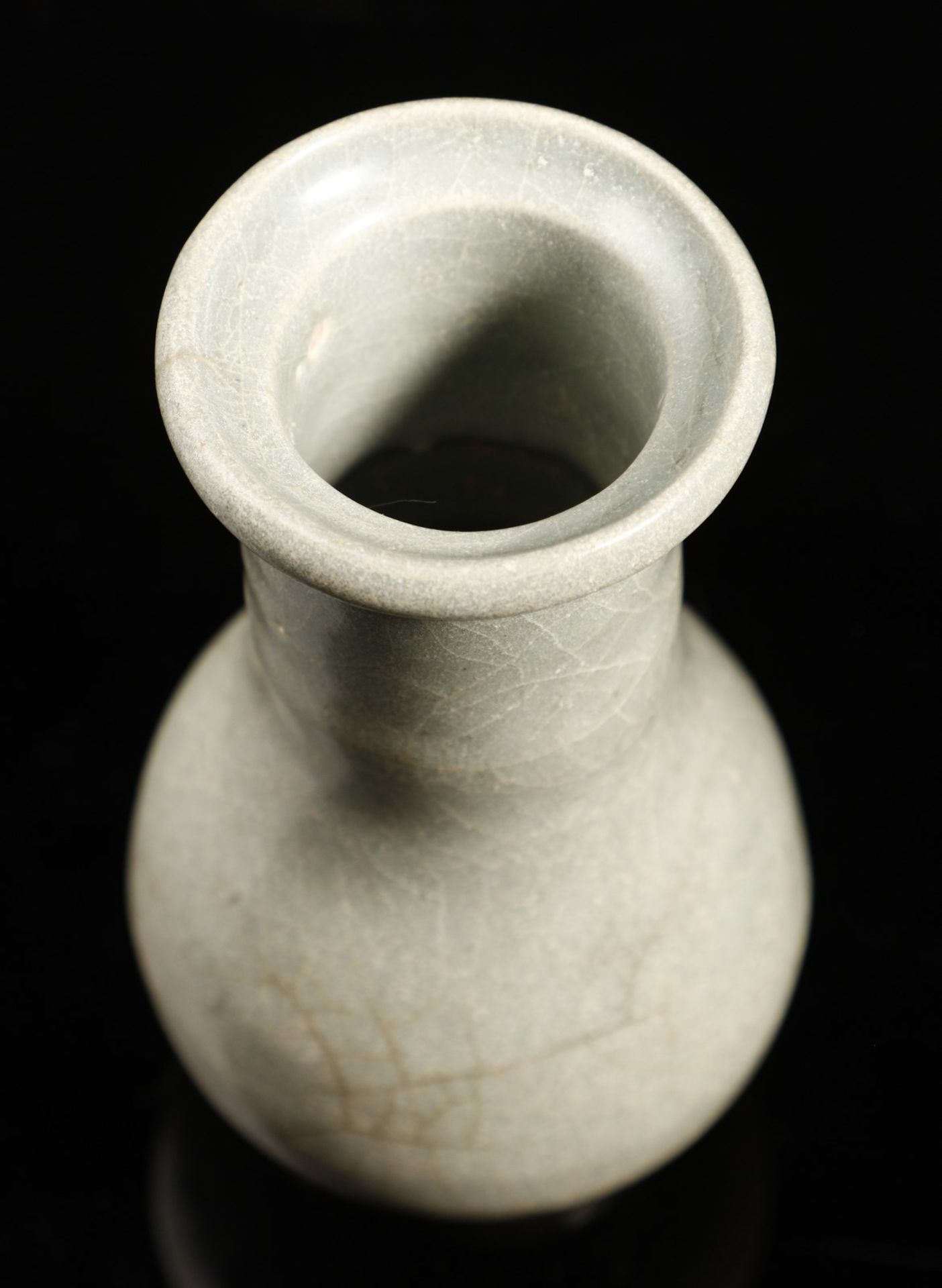 Arte Cinese  A craquelé glazed porcelain bottle China, Song dynasty (960-1279) . - Bild 3 aus 4