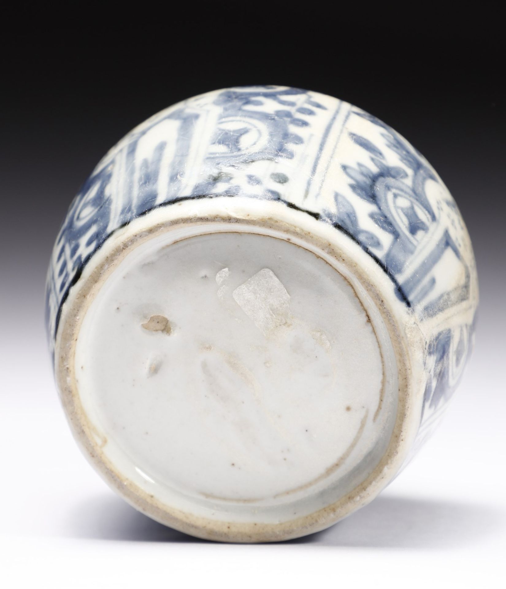 Arte Cinese  A blue and white porcelain water dropper China, Ming dynasty, Wanli period (1572-1620). - Bild 3 aus 4