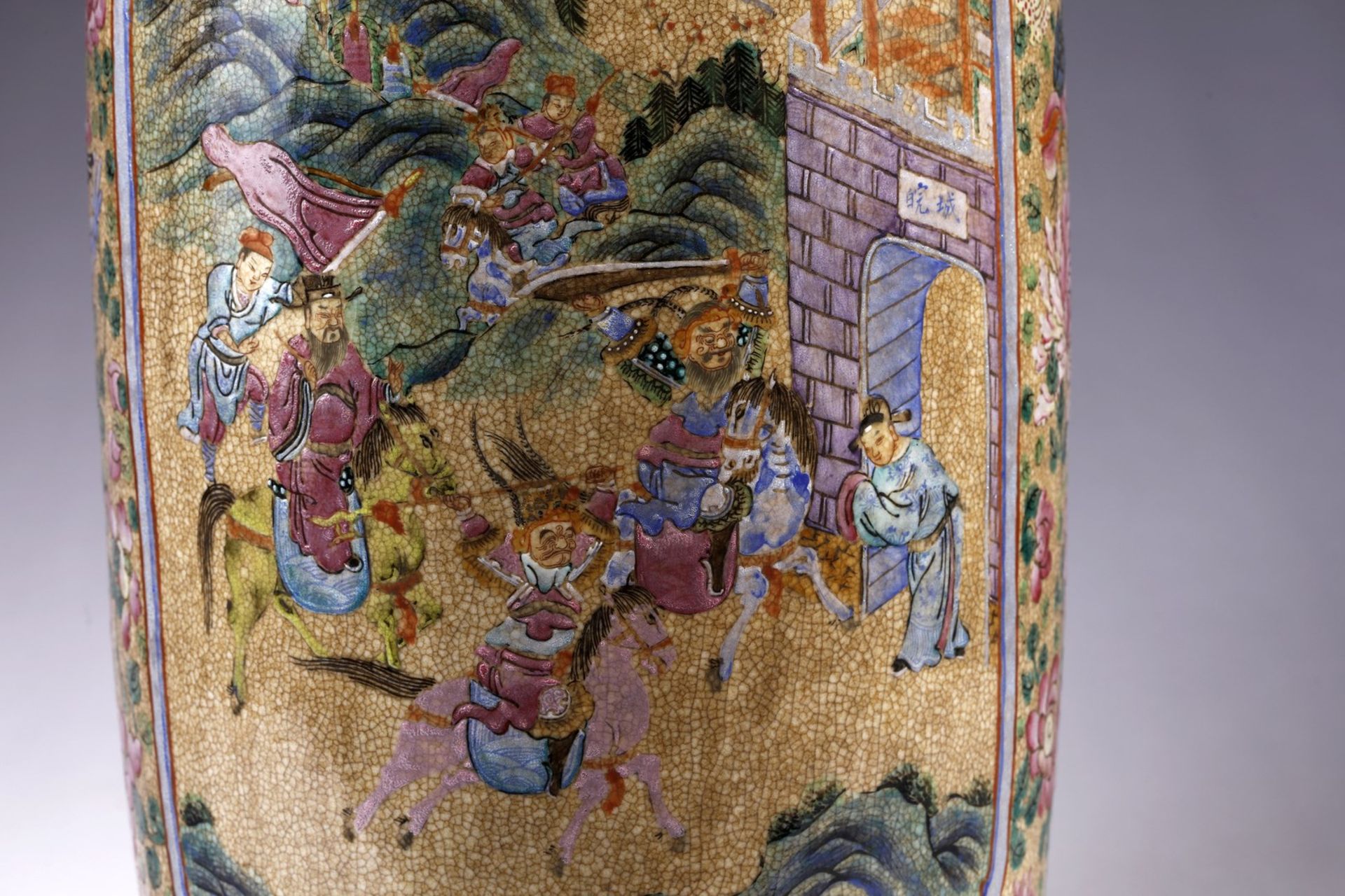 Arte Cinese A porcelain baluster Nankin Vase China, 19th century . - Image 3 of 7