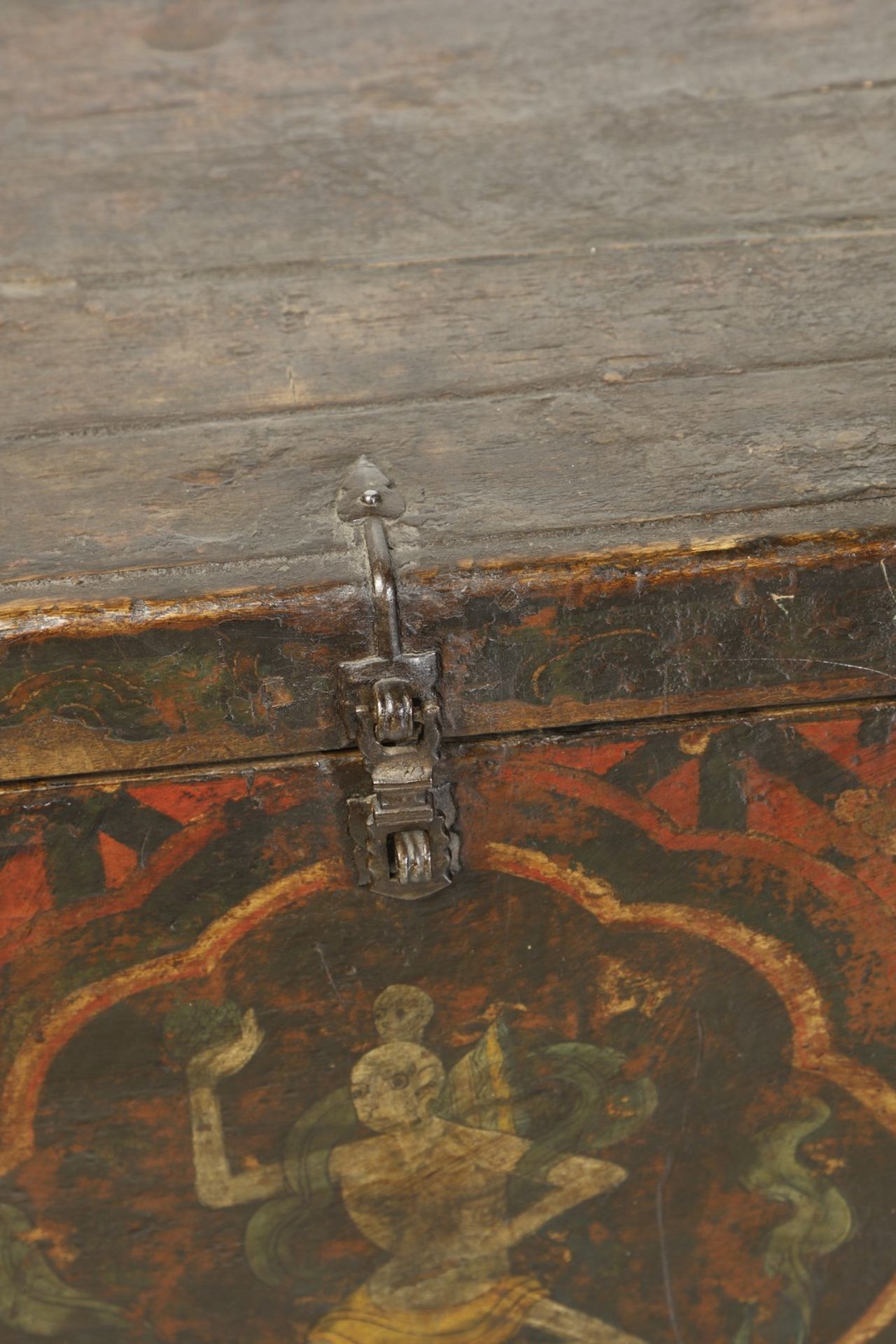 Arte Himalayana A polychrome wooden chest painted with dancing skeleton over red knotted background - Image 5 of 6