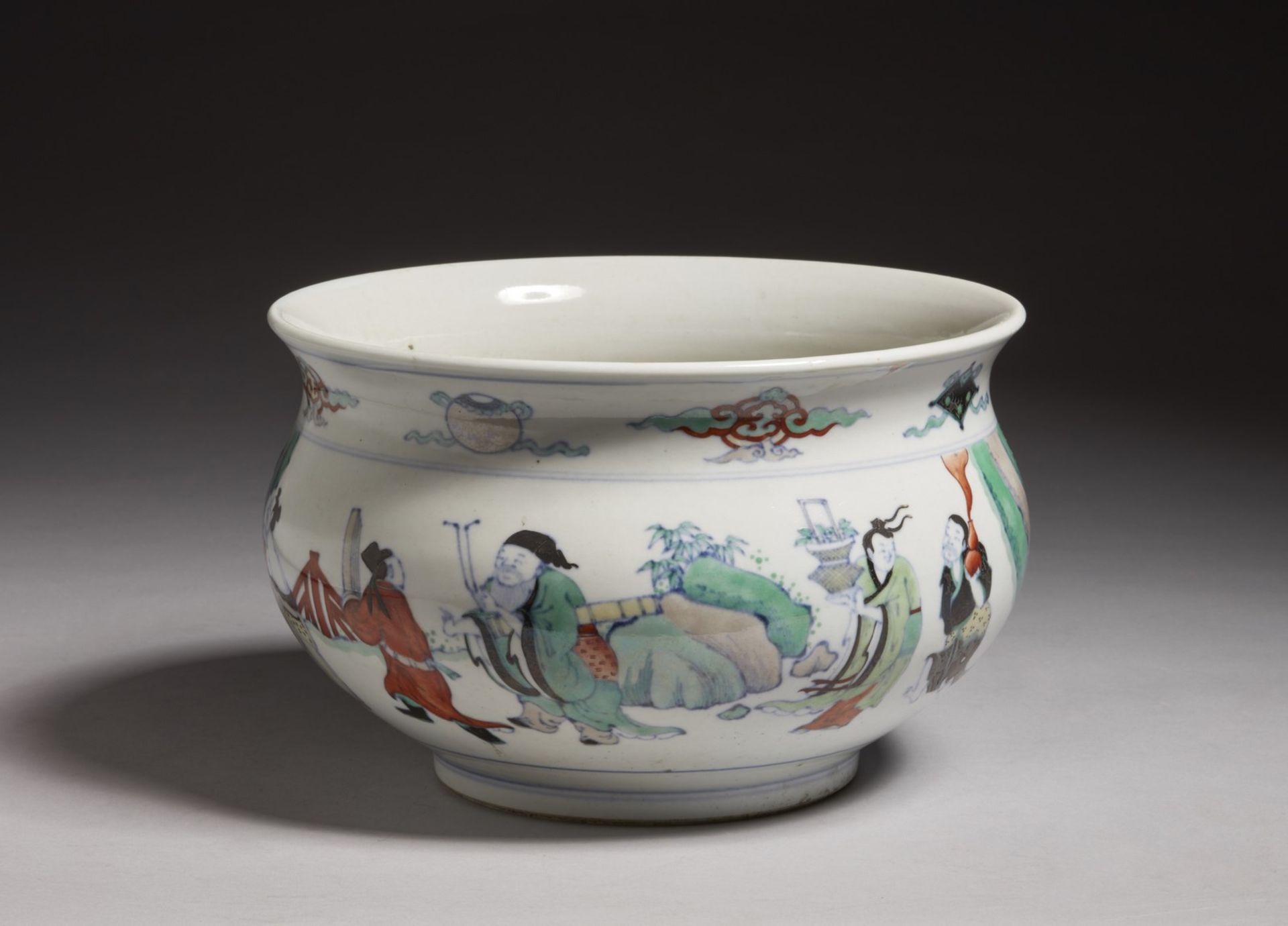 Arte Cinese  A large doucai porcelain censer bearing a Chenghua six character mark at the base China