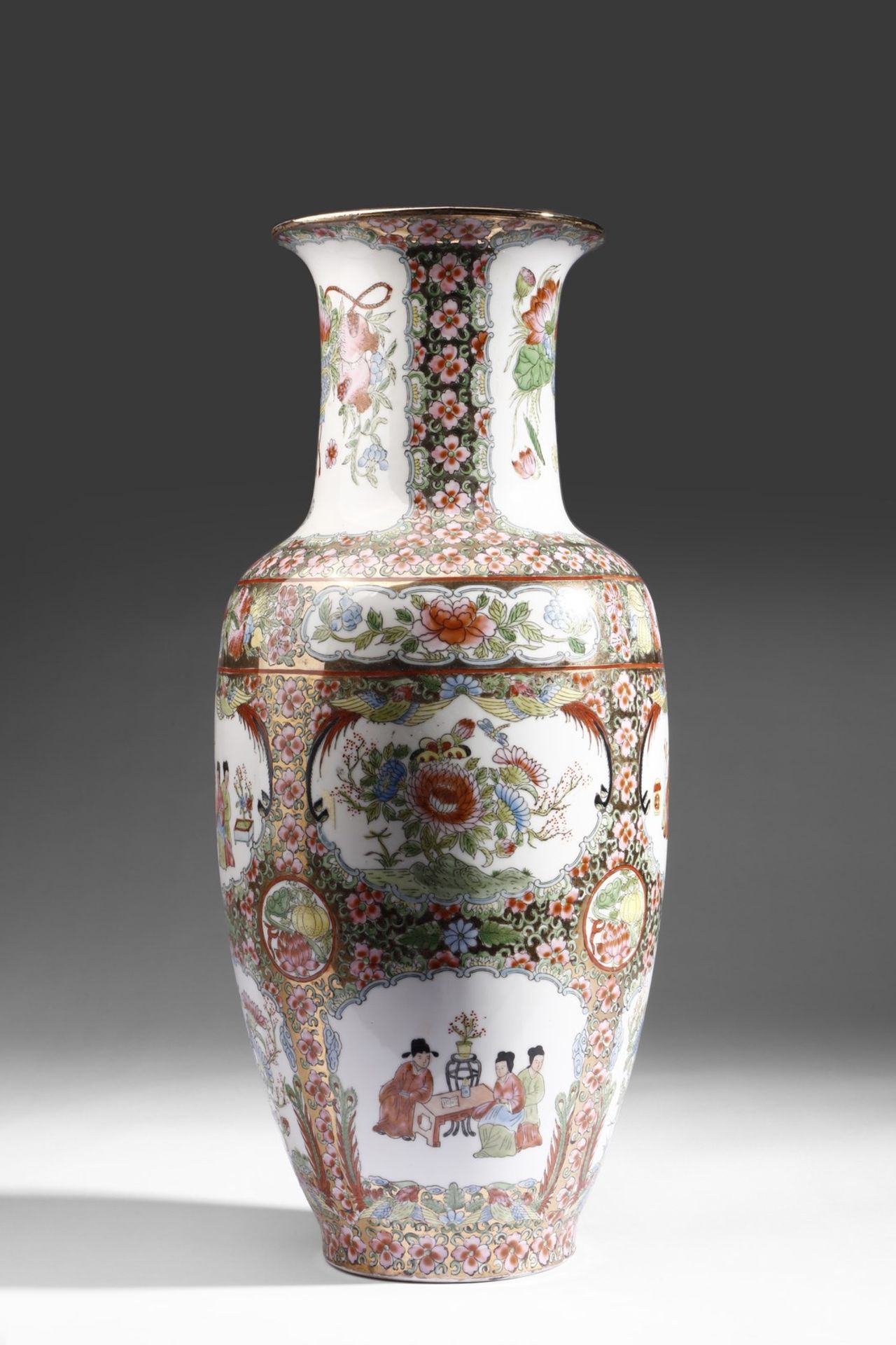 Arte Cinese A Canton porcelain vase China, 20th century . - Image 3 of 6