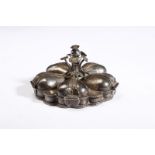 Arte Indiana A silver spice box India, 19th century .