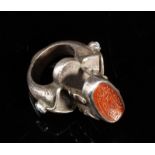 Arte Islamica A carnelian seal within a silver mounted ring Persia .