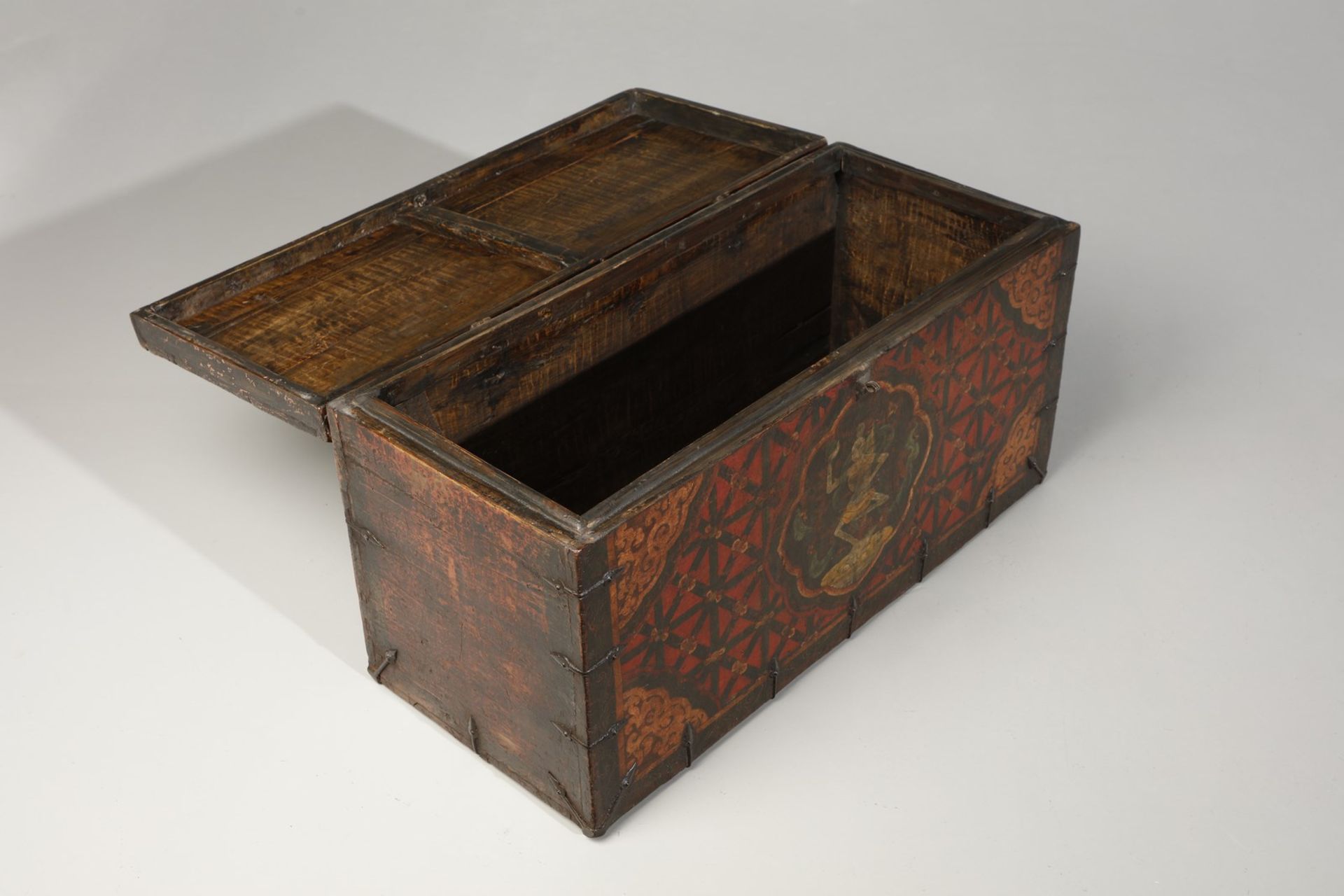 Arte Himalayana A polychrome wooden chest painted with dancing skeleton over red knotted background - Image 3 of 6