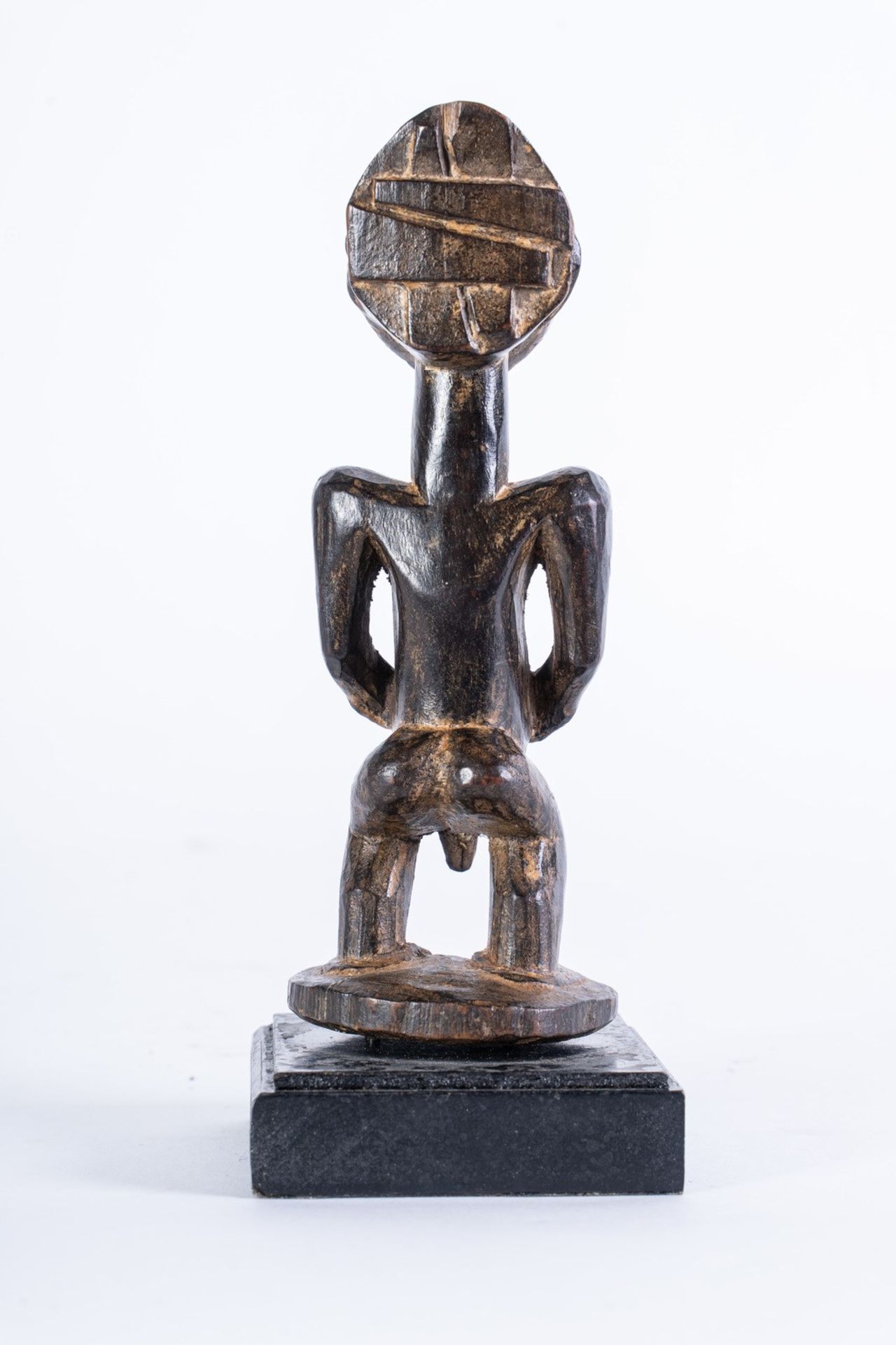 Arte africana A male figure, Luba D.R.Congo in dark patina wood. - Image 3 of 3