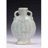 Arte Cinese A small celadon moonflask China, Qing dynasty, 18th century or earlier .