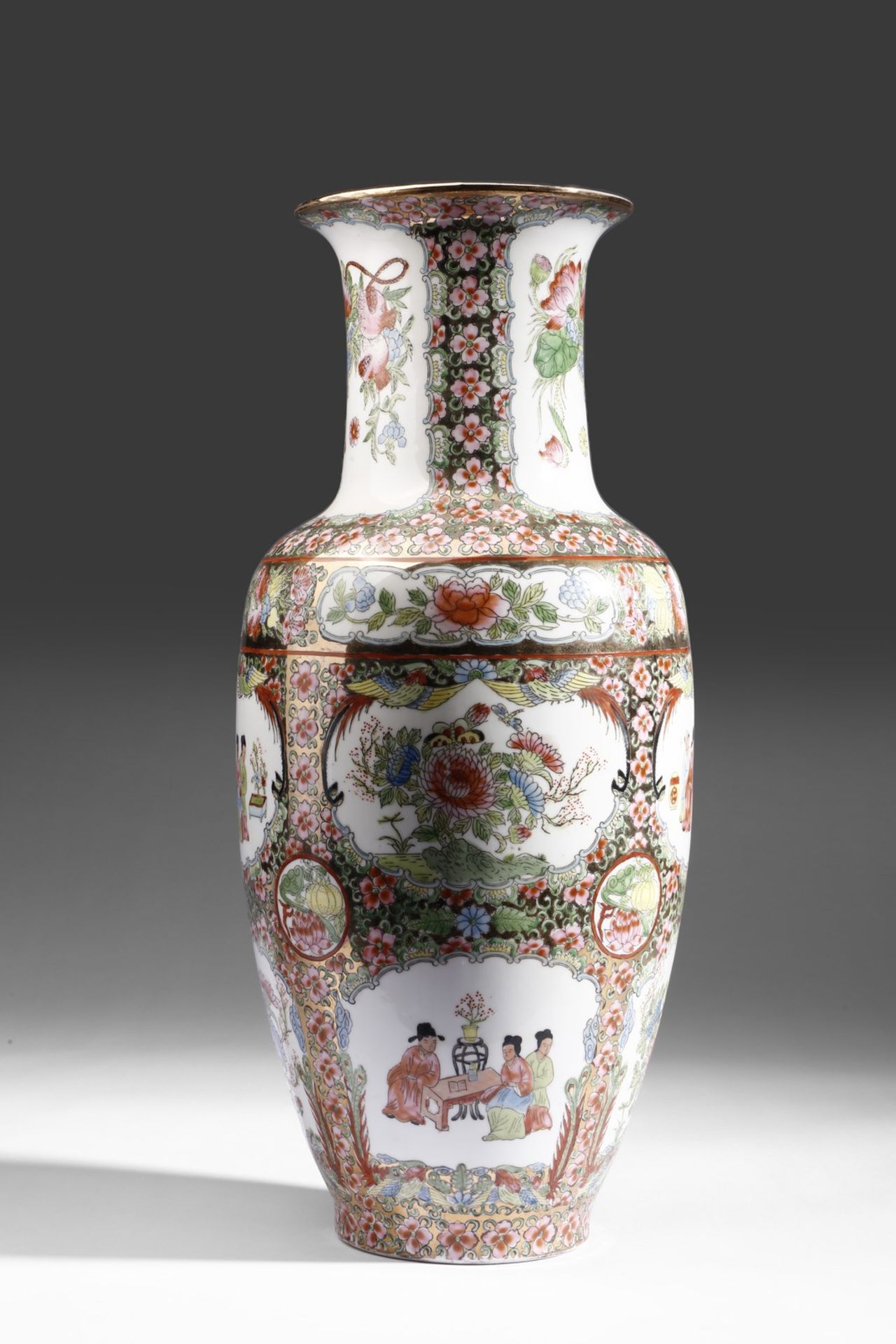 Arte Cinese A Canton porcelain vase China, 20th century . - Image 4 of 6