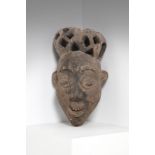 Arte africana Crest mask, BamilekeCameroon.