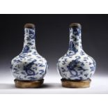 Arte Cinese A pair of blue and white bottle porcelain vases previously mounted as a lamp China, Qin