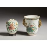 Arte Cinese Two famille verte porcelain cups China, 17th-18th century .