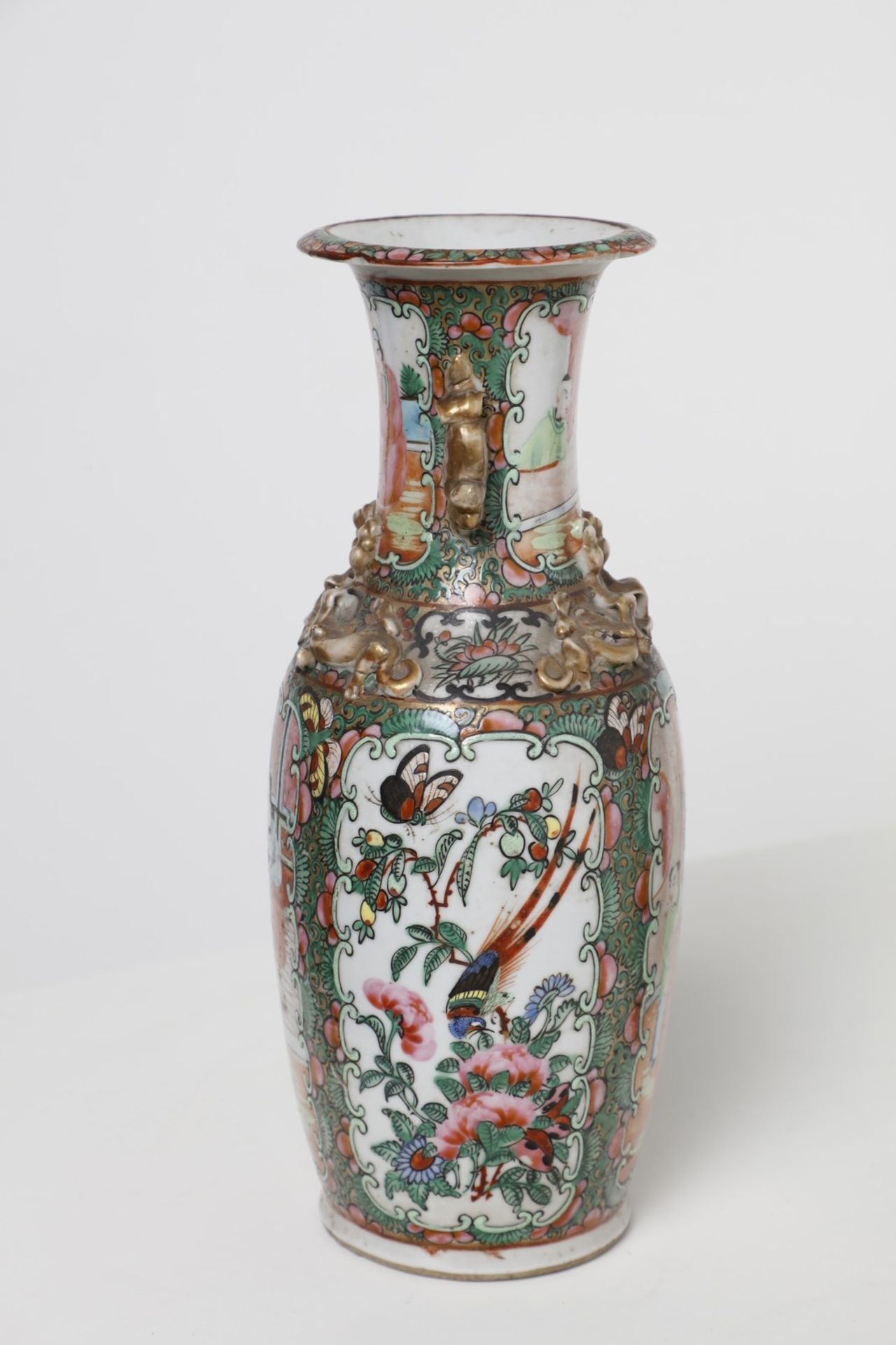Arte Cinese A pair of Canton porcelain baluster vases China, 20th century . - Image 3 of 4