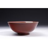 Arte Cinese A red monochrome porcelain bowl bearing a Yongzheng six character mark within double ci