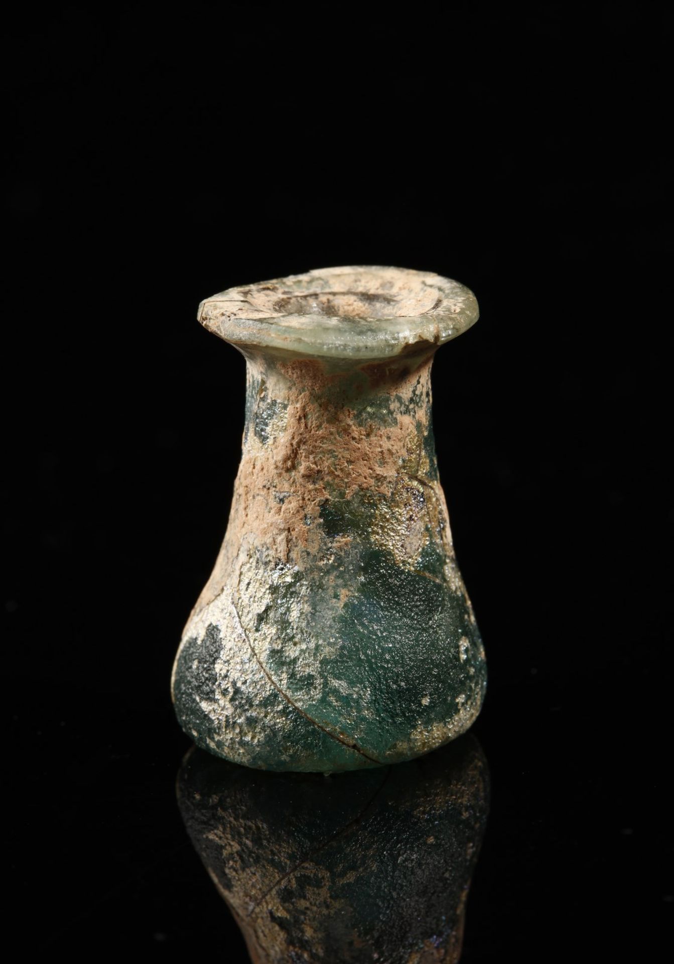 Arte Islamica A small glass dropper flask Iran or Egypt, 8th century (?). - Image 2 of 4