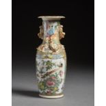 Arte Cinese A Canton porcelain baluster vase China, early 20th century .