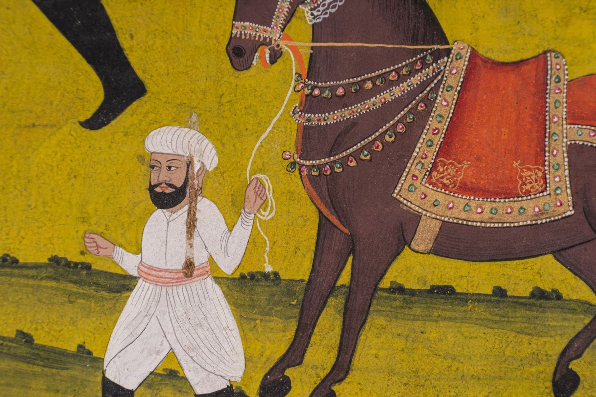 Arte Indiana A miniature painting depicting a warrior with horse and groomSouthern India, Deccan, 1 - Image 3 of 3