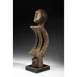 Arte africana Standing figureEket, Nigeria.