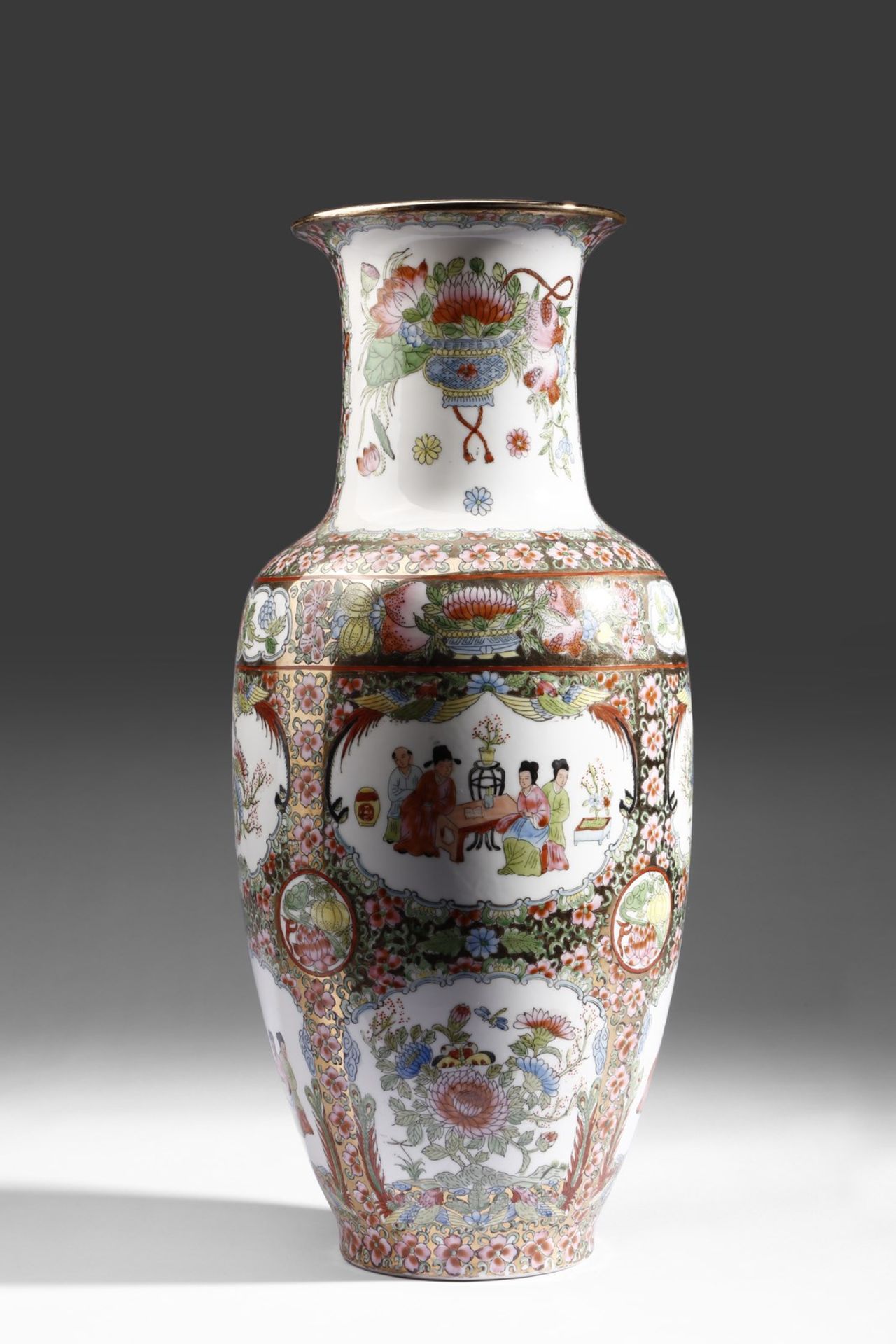 Arte Cinese A Canton porcelain vase China, 20th century . - Image 2 of 6