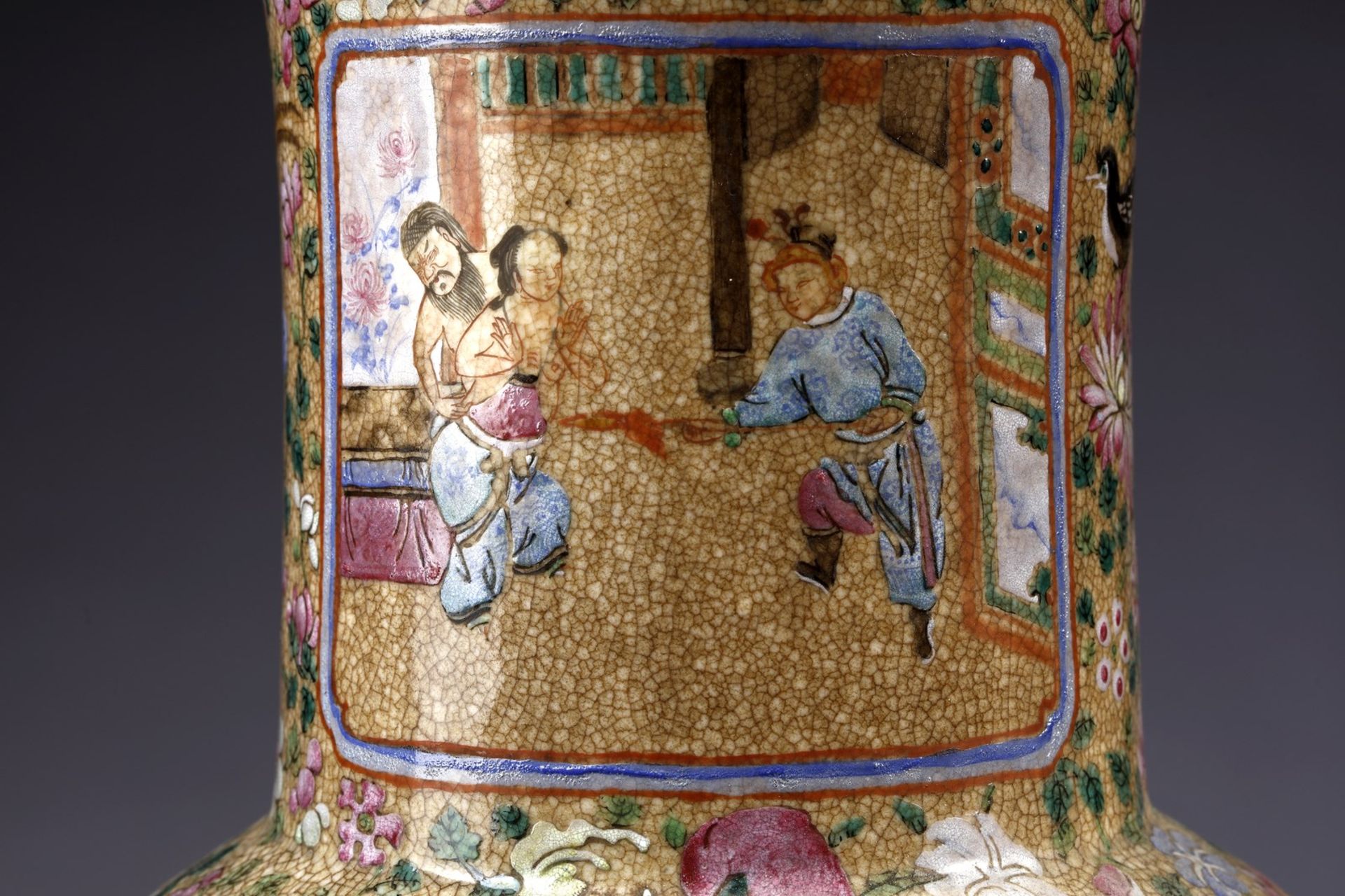 Arte Cinese A porcelain baluster Nankin Vase China, 19th century . - Image 2 of 7