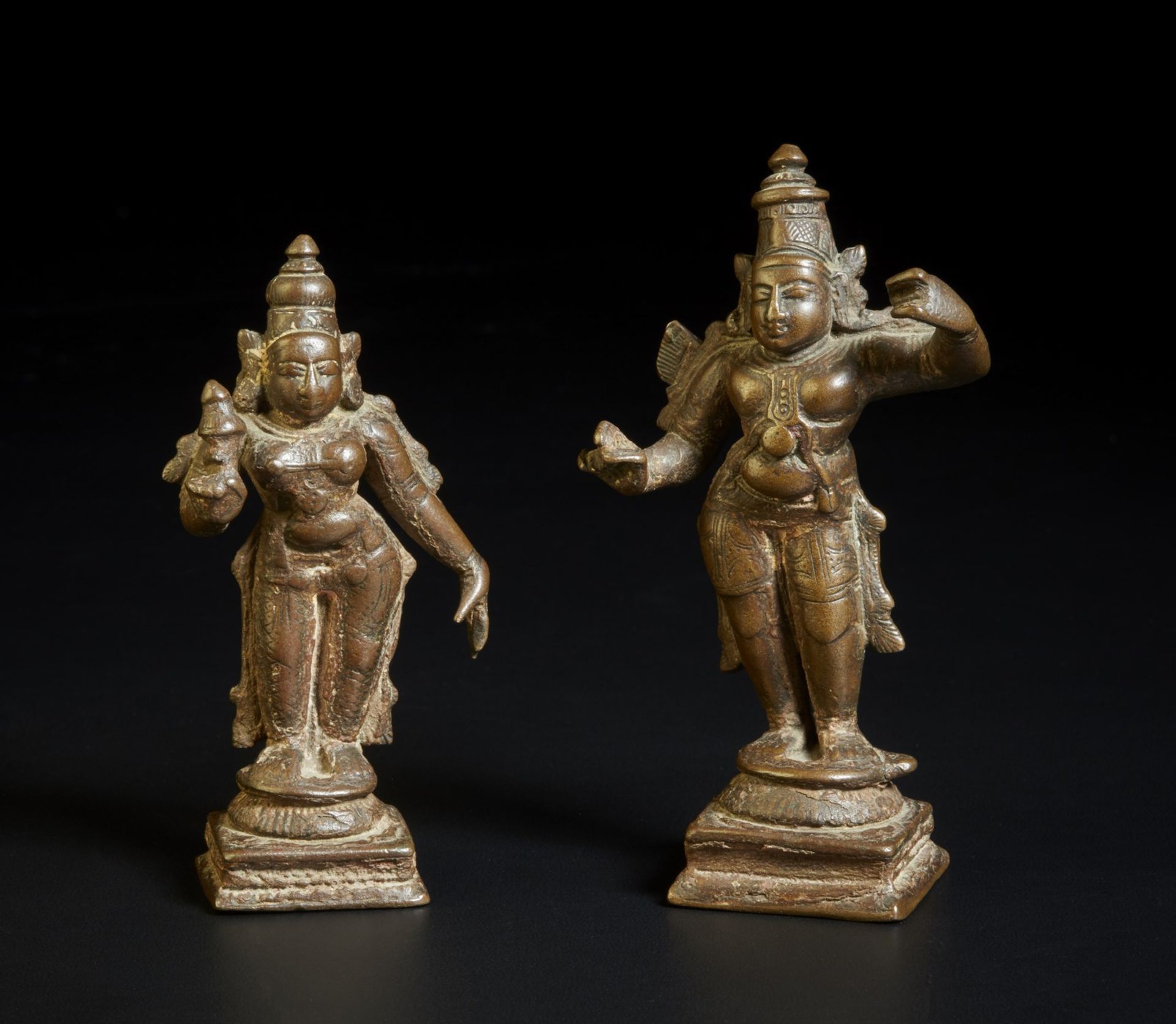 Arte Indiana A pair of bronze figures of Lord Rama and Lakshmi Southern India, 17th-18th century .