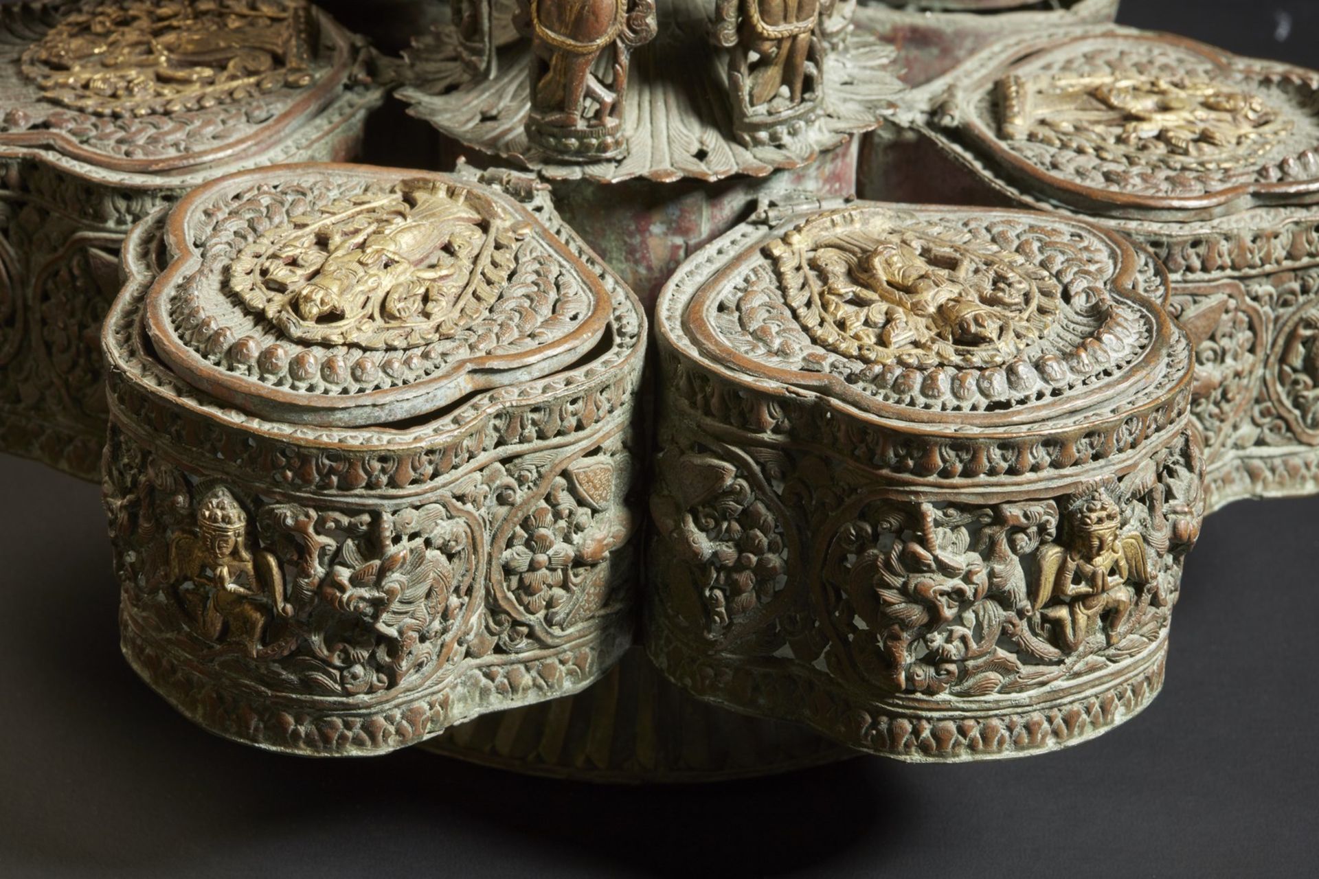 Arte Himalayana A partially gilt copper spicie boxNepal or Kashmir, early 20th century . - Image 4 of 8